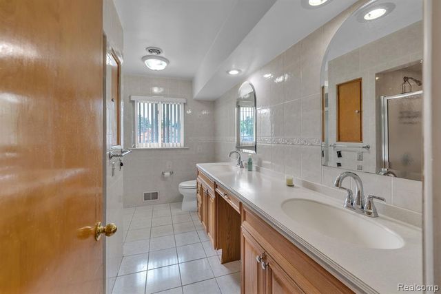 7771 Esper Boulevard, Dearborn, MI 48126
