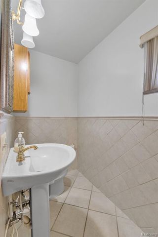 7771 Esper Boulevard, Dearborn, MI 48126