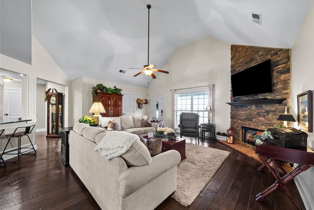 301 John Duke Tyler Blvd, Clarksville, TN 37043