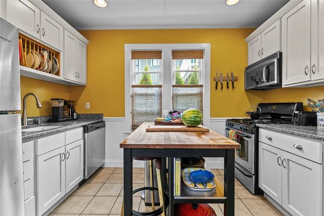 46 Hammond Street, Newport, RI 02840