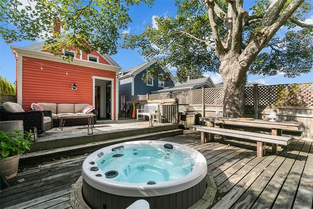 46 Hammond Street, Newport, RI 02840