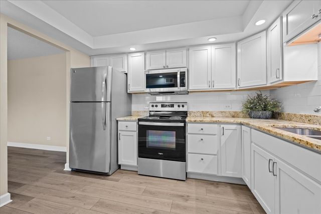 13000 W Heiden Circle 3105, Lake Bluff, IL 60044