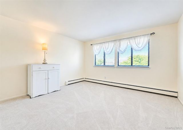 25 Vineyard Way, Mount Sinai, NY 11766