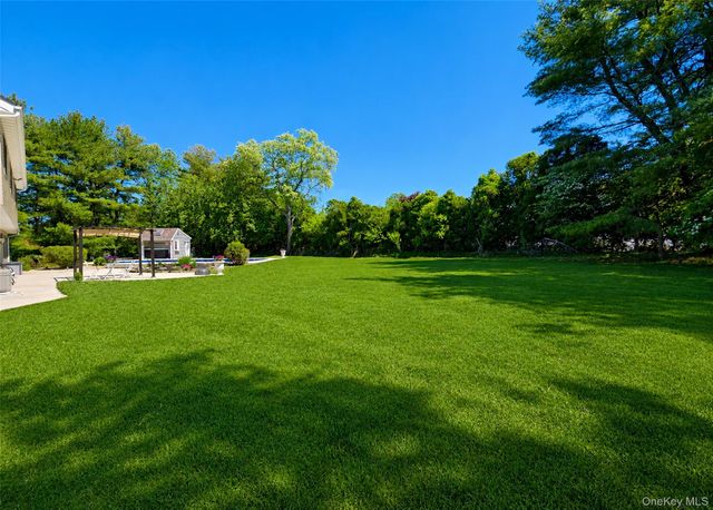 25 Vineyard Way, Mount Sinai, NY 11766