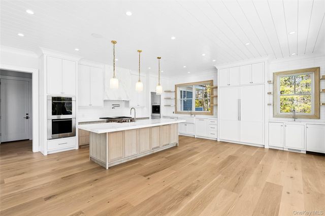 15 Old Point Road, Quogue, NY 11959