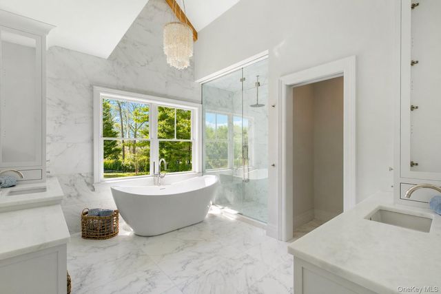 15 Old Point Road, Quogue, NY 11959