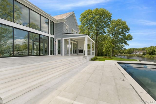 15 Old Point Road, Quogue, NY 11959