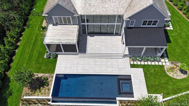 15 Old Point Road, Quogue, NY 11959