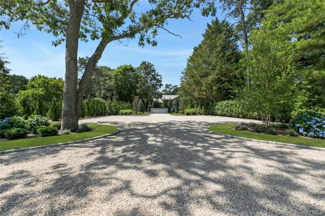 15 Old Point Road, Quogue, NY 11959