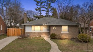 3102 Woodslee Drive, Royal Oak, MI 48073
