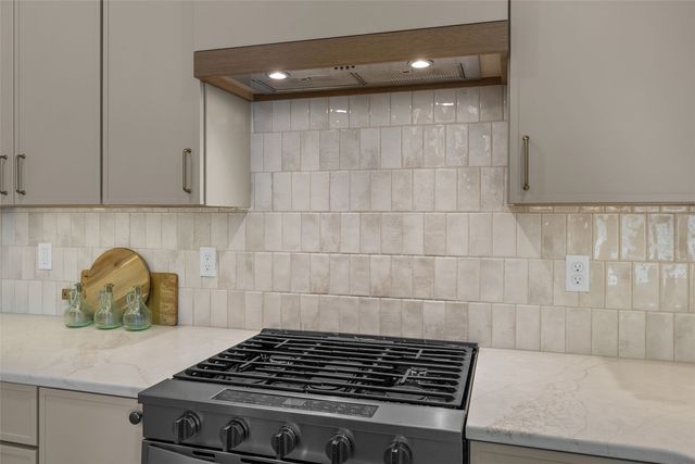 5501 Silver Ridge Rd, Marion, IA 52302