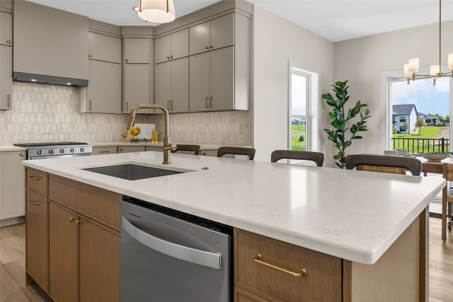 5501 Silver Ridge Rd, Marion, IA 52302