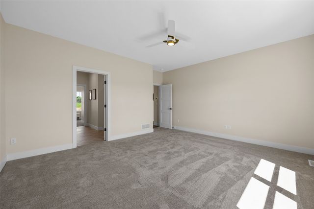 5501 Silver Ridge Rd, Marion, IA 52302