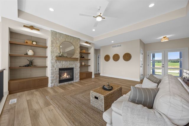 5501 Silver Ridge Rd, Marion, IA 52302