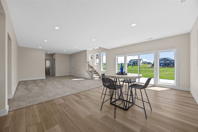 5501 Silver Ridge Rd, Marion, IA 52302