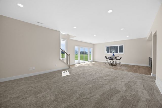 5501 Silver Ridge Rd, Marion, IA 52302