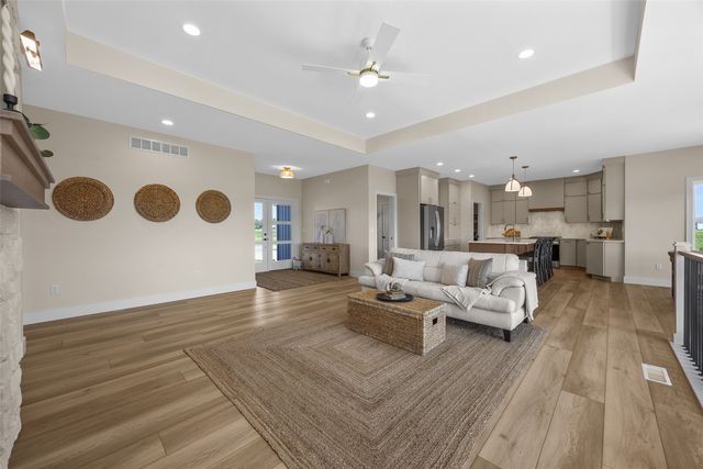 5501 Silver Ridge Rd, Marion, IA 52302