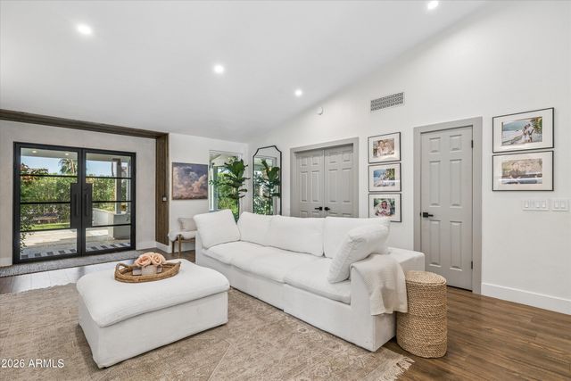 6414 E BEVERLY Lane, Scottsdale, AZ 85254