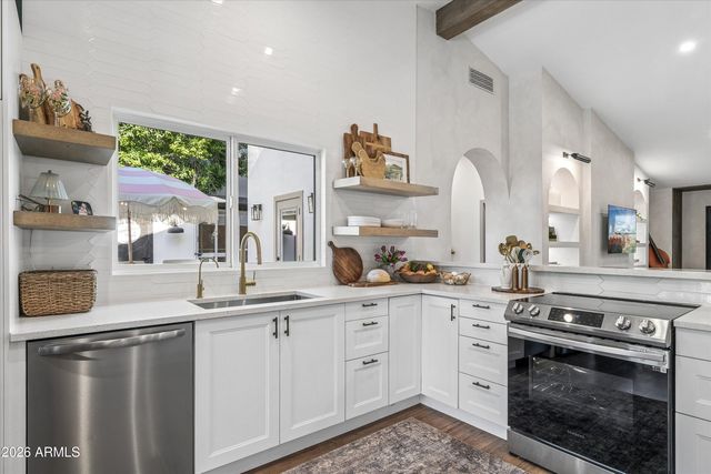 6414 E BEVERLY Lane, Scottsdale, AZ 85254