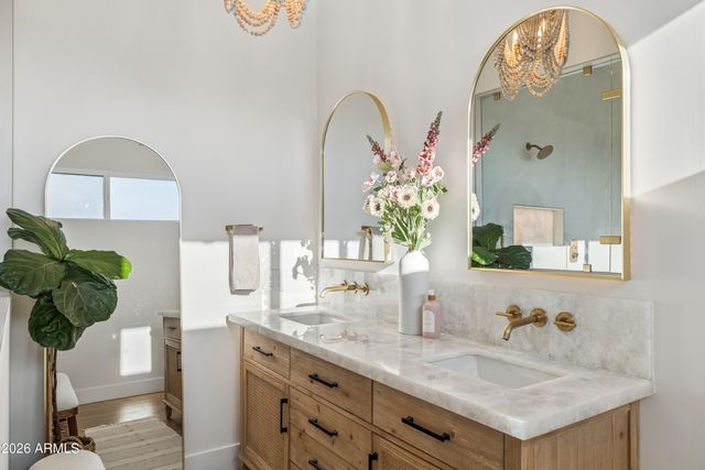 6414 E BEVERLY Lane, Scottsdale, AZ 85254