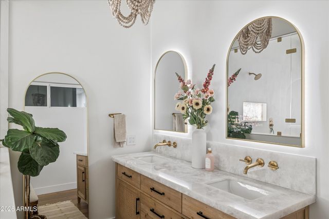 6414 E BEVERLY Lane, Scottsdale, AZ 85254