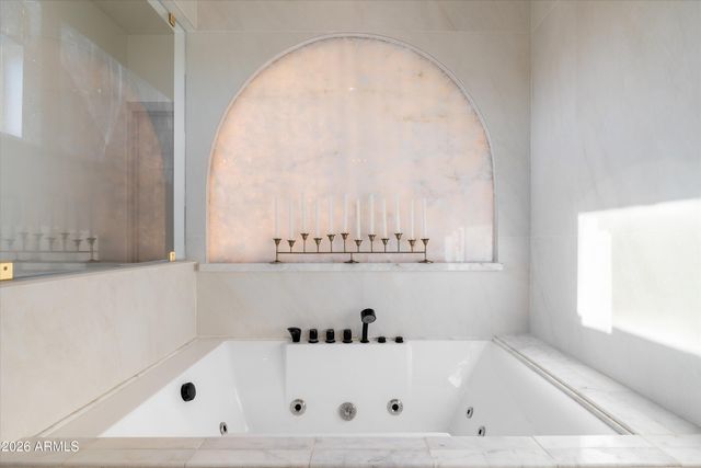 6414 E BEVERLY Lane, Scottsdale, AZ 85254