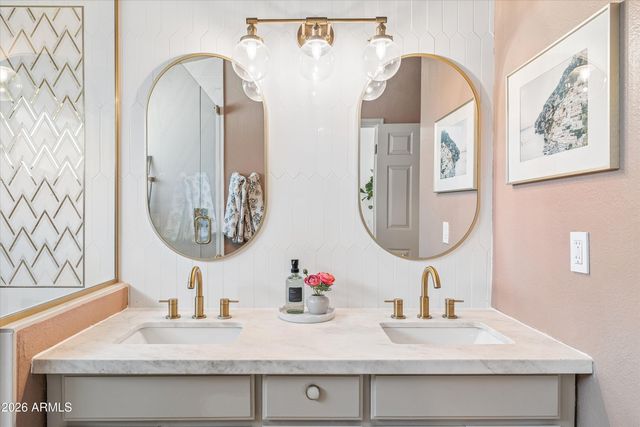 6414 E BEVERLY Lane, Scottsdale, AZ 85254