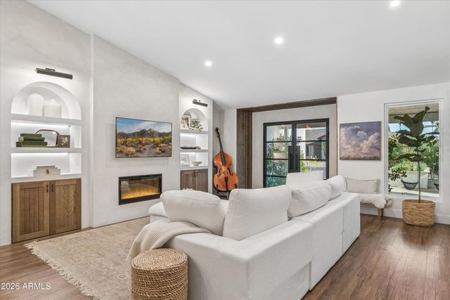 6414 E BEVERLY Lane, Scottsdale, AZ 85254