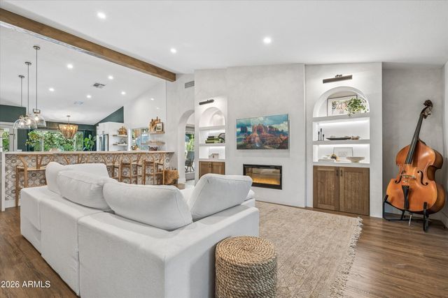 6414 E BEVERLY Lane, Scottsdale, AZ 85254