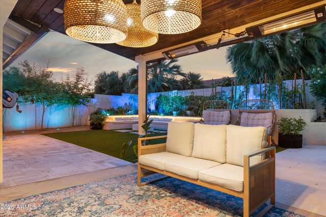 6414 E BEVERLY Lane, Scottsdale, AZ 85254