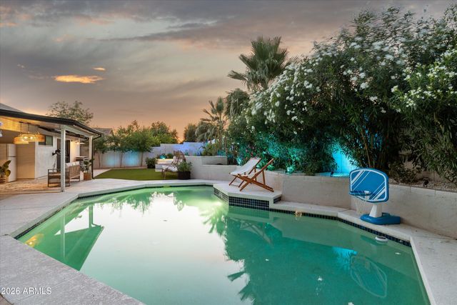 6414 E BEVERLY Lane, Scottsdale, AZ 85254