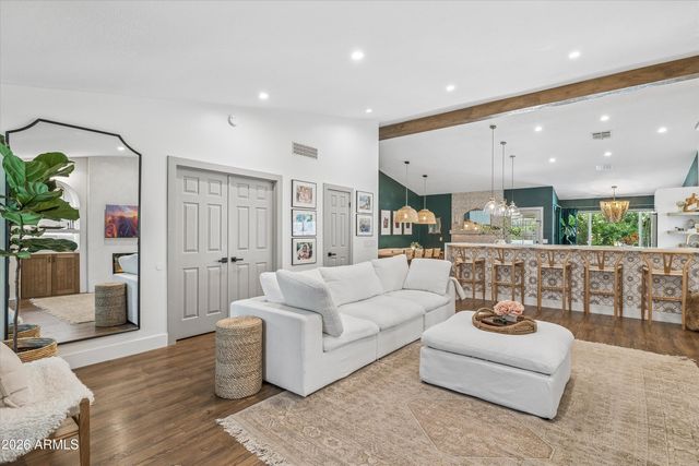 6414 E BEVERLY Lane, Scottsdale, AZ 85254
