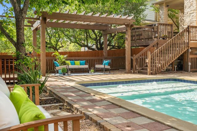 7604 Menler DR, Austin, TX 78735