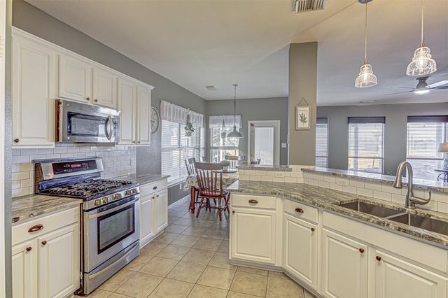 2200 Hayfield SQ, Pflugerville, TX 78660