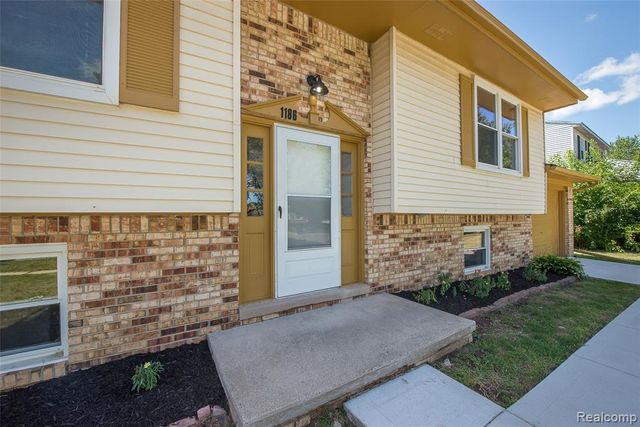 1186 Stamford Road, Ypsilanti, MI 48198
