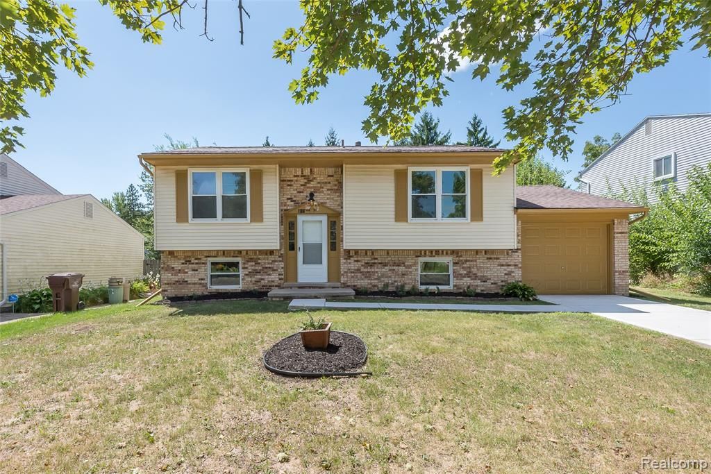 1186 Stamford Road, Ypsilanti, MI 48198