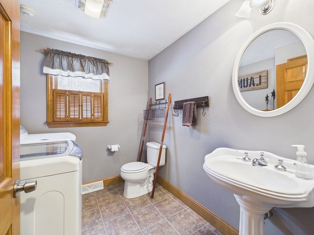 88 Morgan Dr, Taunton, MA 02780