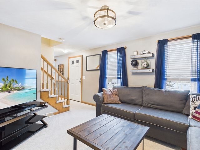 88 Morgan Dr, Taunton, MA 02780