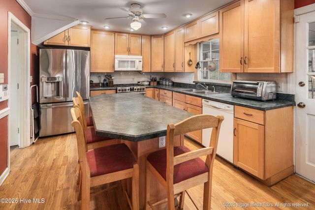 200 Fox Haven Drive, Greenville, NC 27858