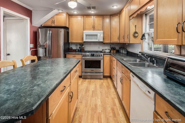 200 Fox Haven Drive, Greenville, NC 27858