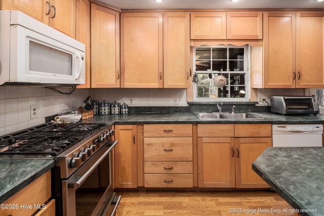 200 Fox Haven Drive, Greenville, NC 27858