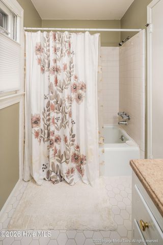 200 Fox Haven Drive, Greenville, NC 27858