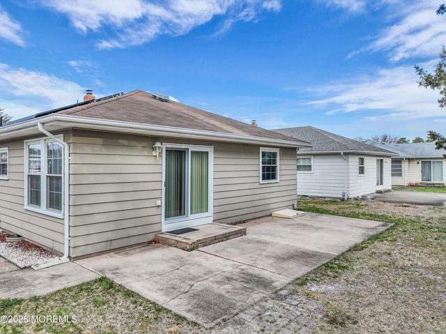 496 Saint Thomas Drive, Toms River, NJ 08757