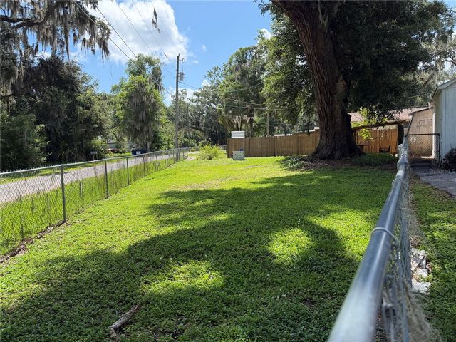 3315 CR 431N, Lake Panasoffkee, FL 33538