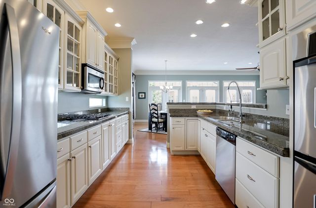 201 Manchester Drive, Zionsville, IN 46077