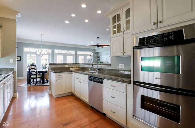 201 Manchester Drive, Zionsville, IN 46077