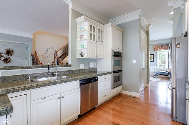 201 Manchester Drive, Zionsville, IN 46077
