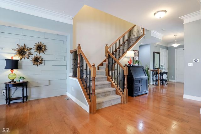 201 Manchester Drive, Zionsville, IN 46077