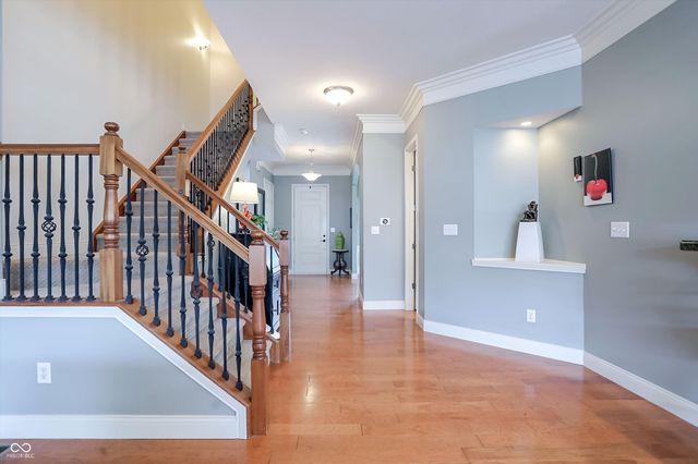 201 Manchester Drive, Zionsville, IN 46077