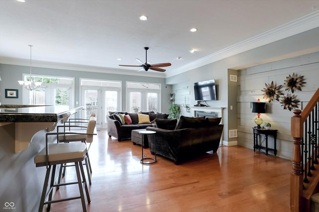 201 Manchester Drive, Zionsville, IN 46077